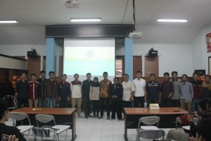 Foto ketua himpunan beserta PD3 bidang kemahasiswaan Bapak Slamet, serta kahim-kahim se-teknik UB dan kahim-kahim se PWK Jatim Bali
